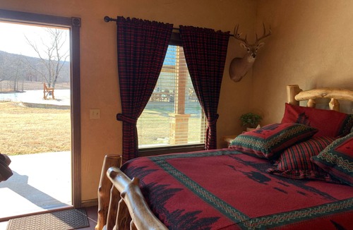 Stilwell Cabin | The lodge at the 4300 acre Hunt Mill Hollow Ranch is a wildlife destination.