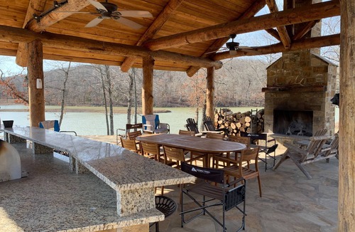 Stilwell Cabin | The lodge at the 4300 acre Hunt Mill Hollow Ranch is a wildlife destination.
