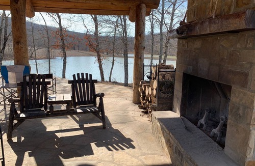 Stilwell Cabin | The lodge at the 4300 acre Hunt Mill Hollow Ranch is a wildlife destination.