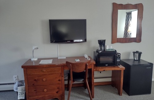 Newfane Hotel | The Lodge at West River