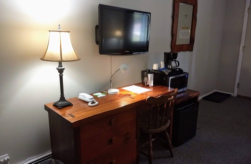 Newfane Hotel | The Lodge at West River