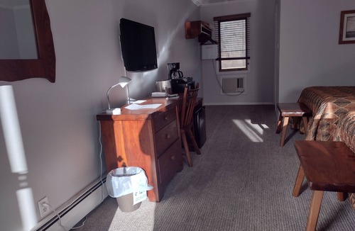 Newfane Hotel | The Lodge at West River