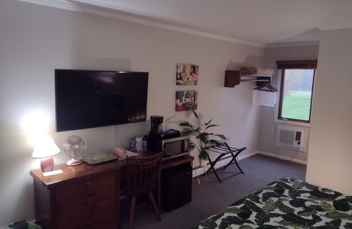 Newfane Hotel | The Lodge at West River