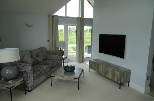 Ardens Grafton House | The Lodge - Bidford Grange Golf Course