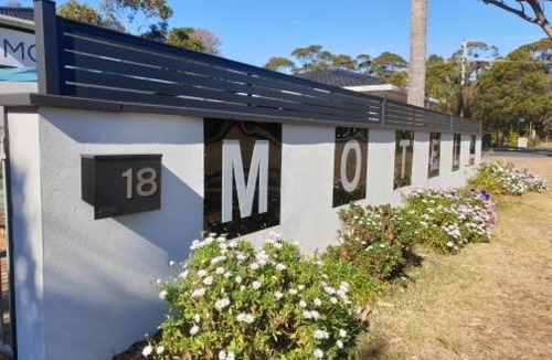 Broulee Hotel | The Lodge Broulee