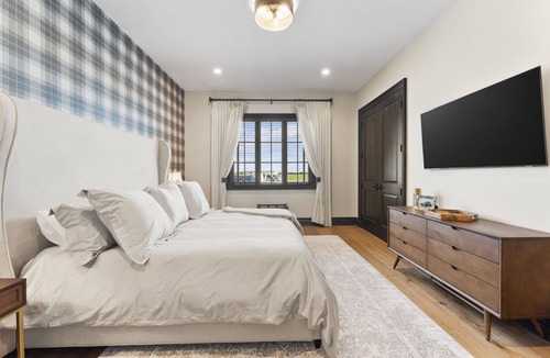 Town of Essex Cabin | The Lodge - Experience Unmatched Luxury at Our Spectacular Location In Harrow