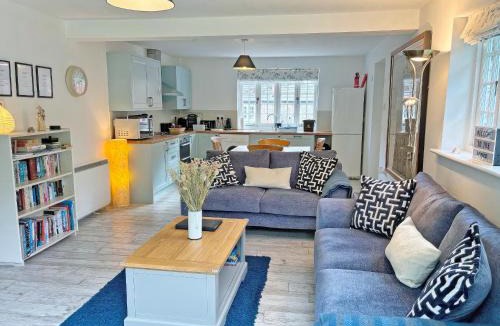 Dorchester House | The Lodge