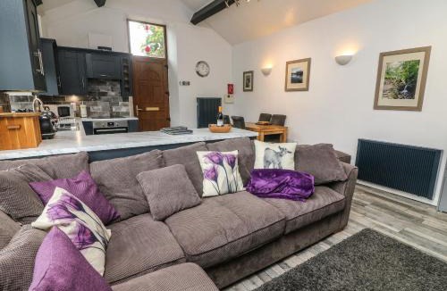 Bouth House | The Lodge