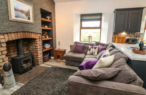 Bouth House | The Lodge