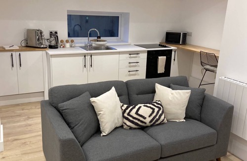 Cowes Cabin | The Lodge Hideaway - Studio Style, Simple Luxury