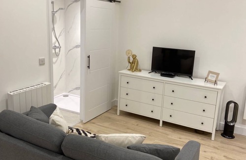 Cowes Cabin | The Lodge Hideaway - Studio Style, Simple Luxury