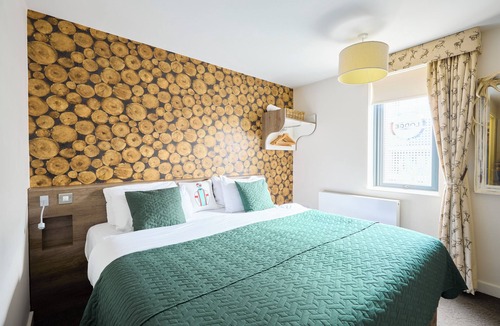 Newbury Hotel | The Lodge Hotel