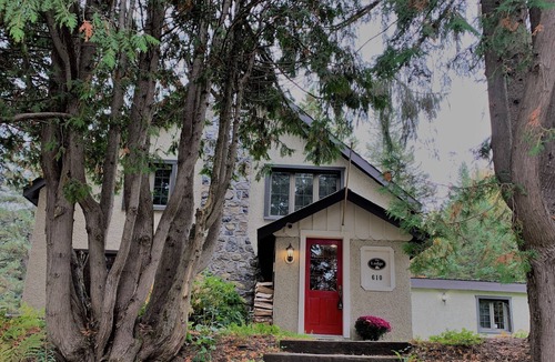 Morin Heights Ski Chalet | The Lodge house with swimming pool and spa