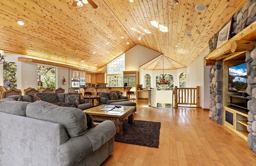 North Upper Truckee Cabin | The Lodge on Oaxaco - Epic Man Cave/Billiard Room
