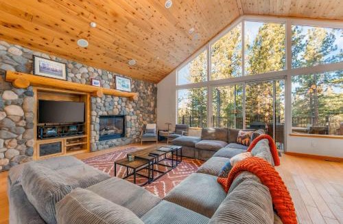 North Upper Truckee House | The Lodge on Oaxaco - Epic Man Cave with Billiard Room