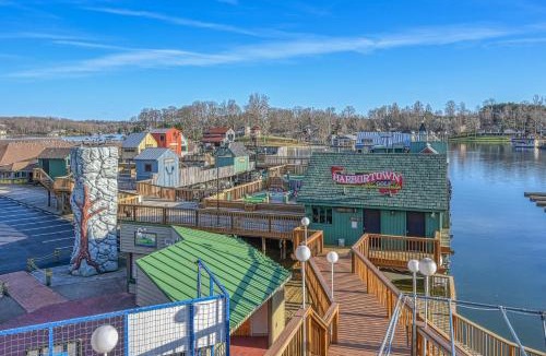 Huddleston House | The Lodge on Smith Mountain Lake - Lakefront cabin w/dock, hot tub & pool table