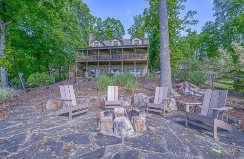 Huddleston House | The Lodge on Smith Mountain Lake - Lakefront cabin w/dock, hot tub & pool table