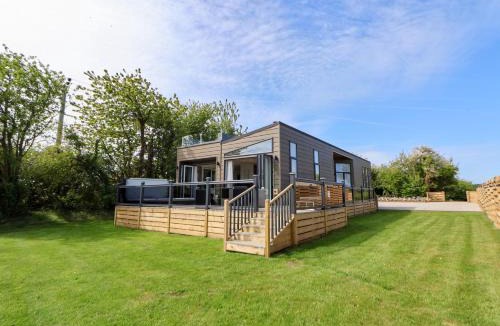 Holywell House | The Lodge Racecourse House