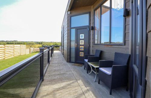 Holywell House | The Lodge Racecourse House