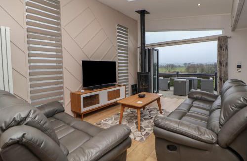 Holywell House | The Lodge Racecourse House