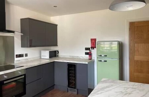 Ryde Cabin | The Lodge, Ravens Oak Farm, Ryde