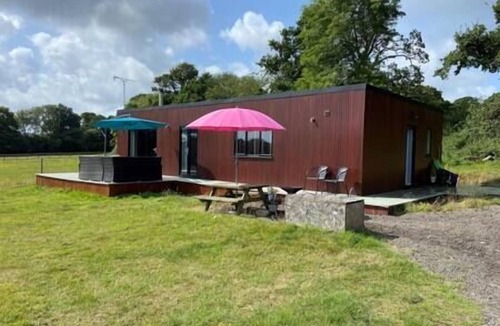 Ryde Cabin | The Lodge, Ravens Oak Farm, Ryde