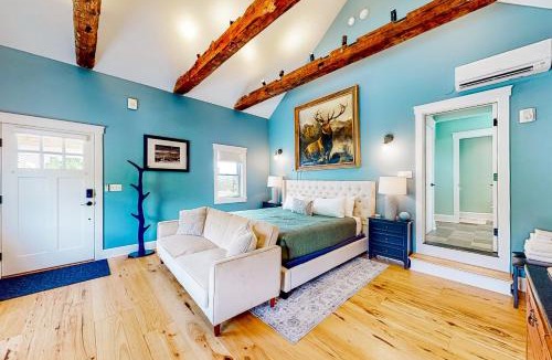 Waterbury Center Hotel | The Lodge - Suite #3