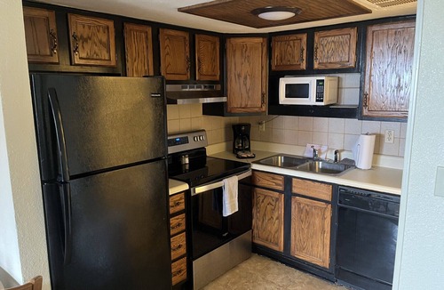 Runaway Bay Apartment | The Lodge