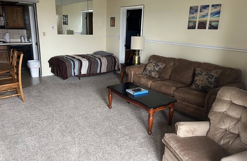 Runaway Bay Apartment | The Lodge