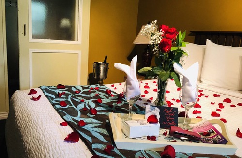 Eureka Springs Hotel | The Lodge
