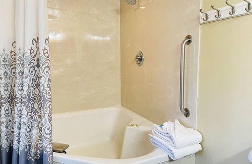 Eureka Springs Hotel | The Lodge