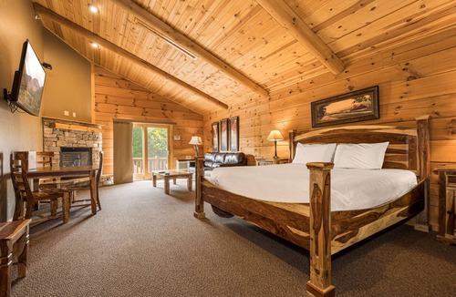 McHenry Hotel | The Lodges at Sunset Village
