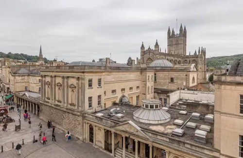 Bath Apartment | The Loft @ 2 Bath Street