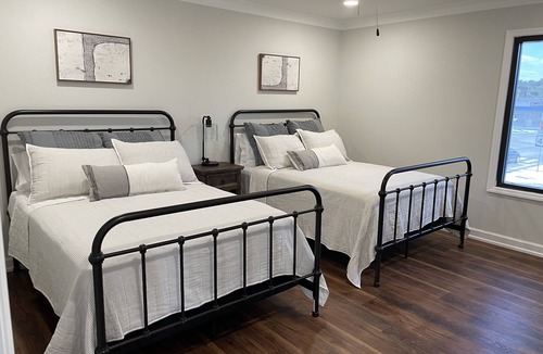 Manchester Cabin | The Loft at 122