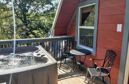 Stanton Apartment | The Loft at Kettlestone with Hot Tub in the RRG