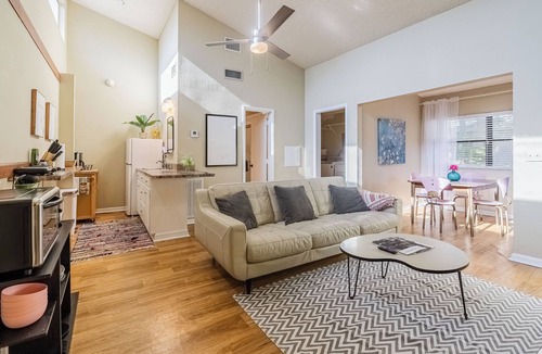 Lakeland House | The Loft at Raintree