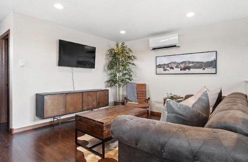 Sturgis Hotel | The Loft at Raz Hideaway