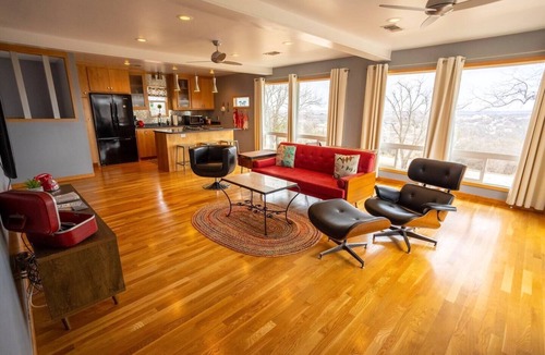 Coleman Apartment | The Loft at Stardust Mid-Century Retreat