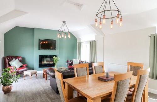 Ashover House | The Loft at The George