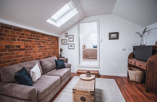 Castlemaine Apartment | The Loft