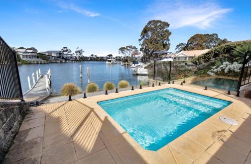 Paynesville House | The Loft