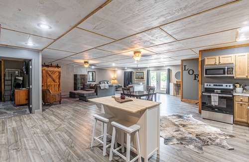 Doniphan Apartment | The Loft @ Doniphan! 2 Miles to Current River!