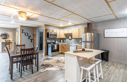 Doniphan Apartment | The Loft @ Doniphan! 2 Miles to Current River!