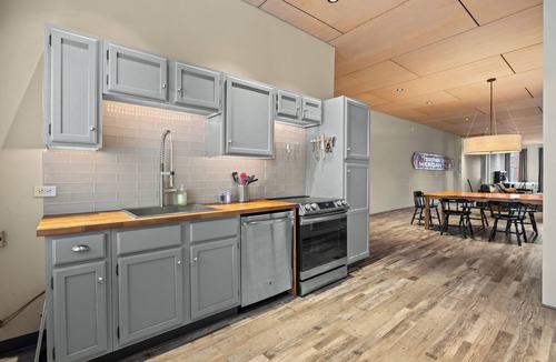 Town of Milo Apartment | The Loft: downtown loft apartment