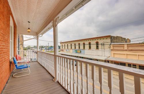 Hondo Apartment | 'The Loft' - Historic Dtwn Hondo Apt w/Balcony