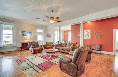 Hondo Apartment | 'The Loft' - Historic Dtwn Hondo Apt w/Balcony