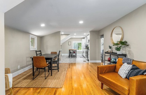 Manito House | The Loft on 13th~Modern & Cozy!