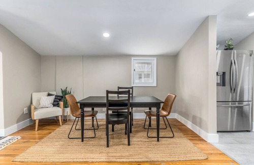 Manito House | The Loft on 13th~Modern & Cozy!