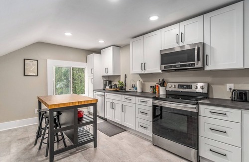 Manito House | The Loft on 13th~Modern & Cozy!