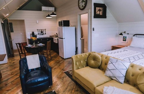 Brenham Apartment | The Loft On Almo